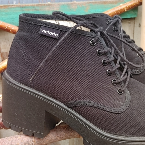 Victoria Brand Canvas Booties - Picture 2 of 10